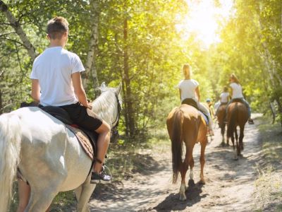 multi-day horseback vacation montana